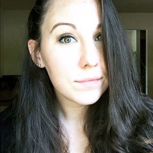 Meet your Posher, Kira